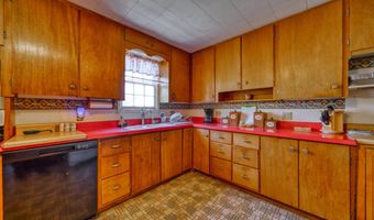 323 L St, Carlsbad, NM 88220