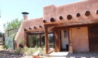 7 Freedom Rd, Carson, NM 87517