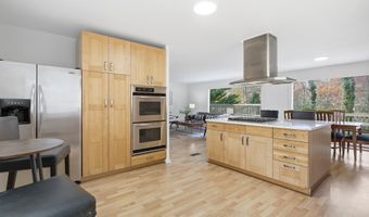 4024 IVA Ln, Annandale, VA 22003