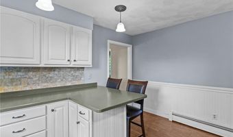 43 Peckham Pl, Bristol, RI 02809
