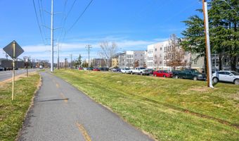 4193 S FOUR MILE RUN Dr 202, Arlington, VA 22204