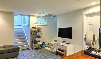 264 Sowams Rd, Barrington, RI 02806