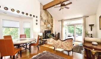 8312 UPPER SPRING Ln, Annandale, VA 22003