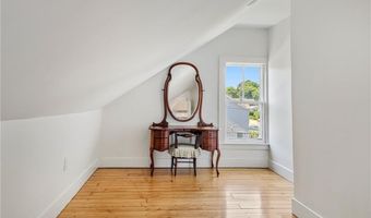 84 Rodman St, Narragansett, RI 02882