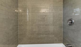 76 Maple St, Beachwood, NJ 08722