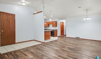 412 N 9th Ave, Brandon, SD 57005
