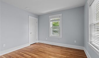 94 E Main Rd, Middletown, RI 02842