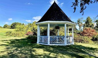 89 Chestnut Hill Rd, Amherst, NH 03031