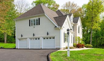 64 Warren Gln, Burlington, CT 06013