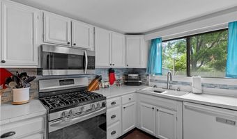 82 Vera St, Warwick, RI 02886