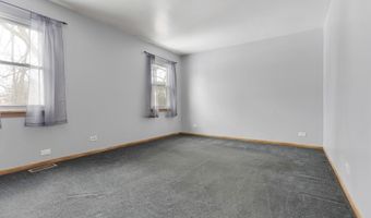 820 Red Coach Ln, Algonquin, IL 60102