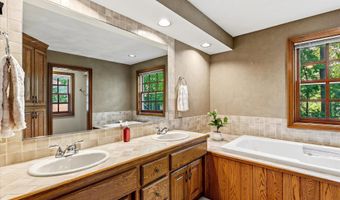 1837 S LEE St, Appleton, WI 54915