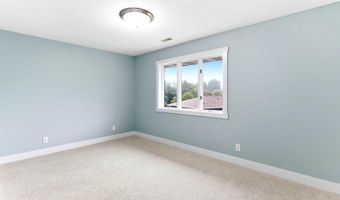2516 White Oak Dr, Ames, IA 50014
