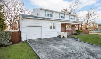 98 Monroe St, Amityville, NY 11701