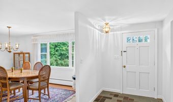 437 Lovely St, Avon, CT 06001