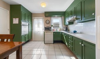 677 B New Castle Ct, Lakewood, NJ 08701
