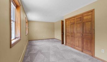 9 Iriquois Dr, Ashburnham, MA 01430