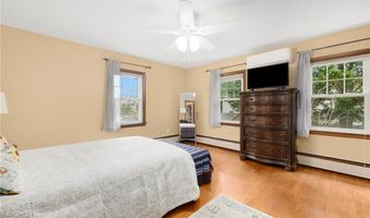 9 Valley Dr, Bristol, RI 02809