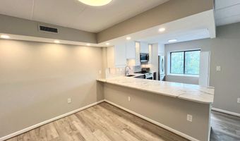 118 ROBERTS Ln 300, Alexandria, VA 22314