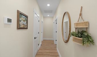 70 Blueberry St, Baxley, GA 31513