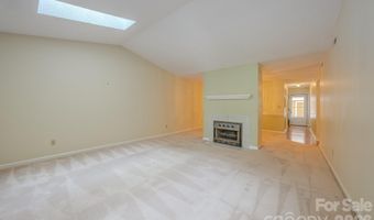 902 Woodlea Ct, Asheville, NC 28806