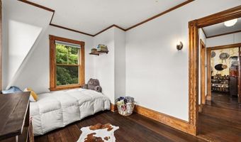 544 Main St, Acushnet, MA 02743