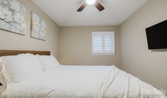 4920 Raymond Pl, Charlotte, NC 28205