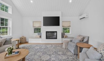 6 Hawthorne Cir, Andover, MA 01810