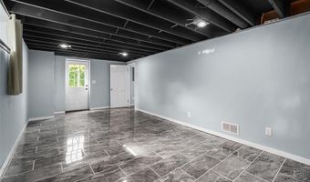236 Hillcrest Blvd, Ballwin, MO 63021