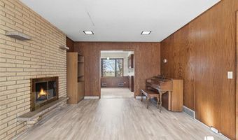 1823 Gramsie Rd, Arden Hills, MN 55112