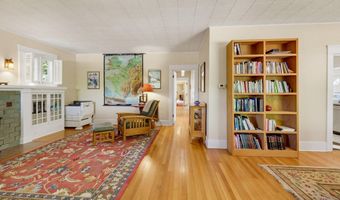 307 N Main St, Ashland, OR 97520
