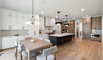7805 CAYUGA Ave, Bethesda, MD 20817