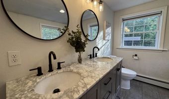 128 Mallego Rd, Barrington, NH 03825