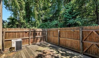 132 Point Of Woods Dr, Albany, NY 12203