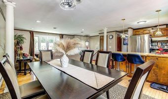 21 Beacon St, Johnston, RI 02919