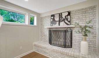 4006 JUSTINE Dr, Annandale, VA 22003