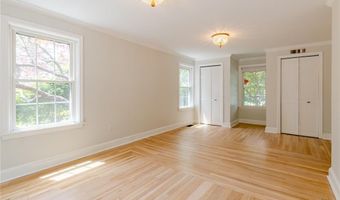 122 Sylvan Dr, East Greenwich, RI 02818
