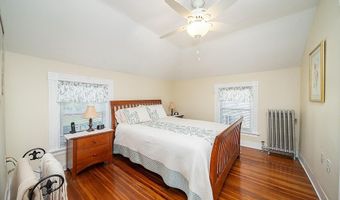 40 Vine St, East Greenwich, RI 02818