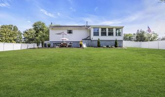 10 Linda Cir, Aberdeen, NJ 07747