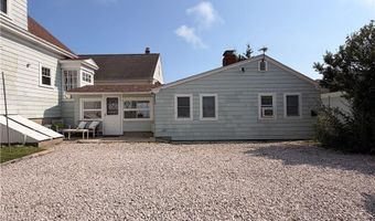 38 Hilltop Ave Cottage, Middletown, RI 02842