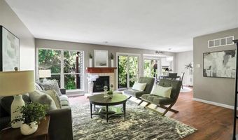 712 Woodside Trails Dr 102, Ballwin, MO 63021