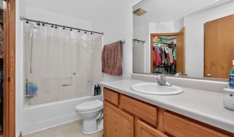 1624 3rd Ave SE, Altoona, IA 50009
