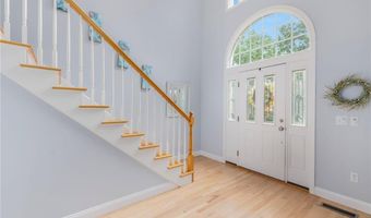 15 Sophia Cir, North Kingstown, RI 02852