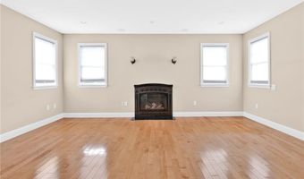 75 Wood St, Bristol, RI 02809