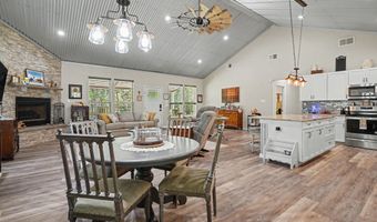 125 Rolling Hills Blvd, Alvord, TX 76225