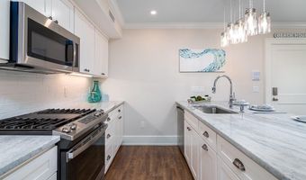 20 E Bowery St 1A, Newport, RI 02840