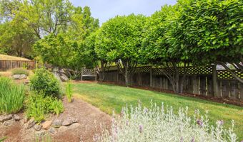 575 Scenic Dr, Ashland, OR 97520