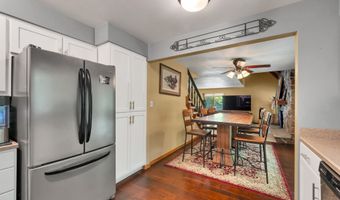 8 HILLTOP Ct, Appleton, WI 54914