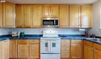 714 PIONEER Rd B4, Brookings, OR 97415