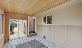 975 OCEAN Dr, Bandon, OR 97411